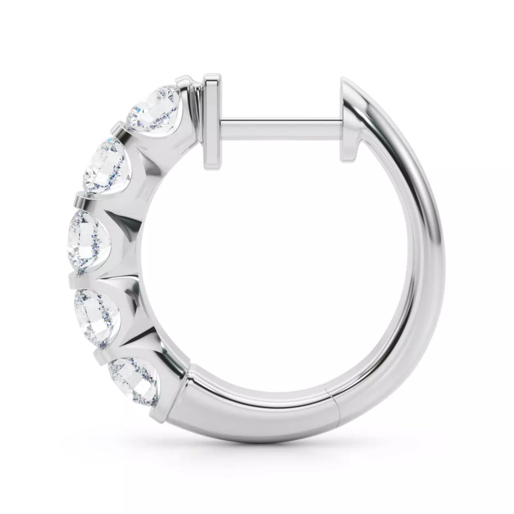 Brinco de argola com pedras de moissanite
