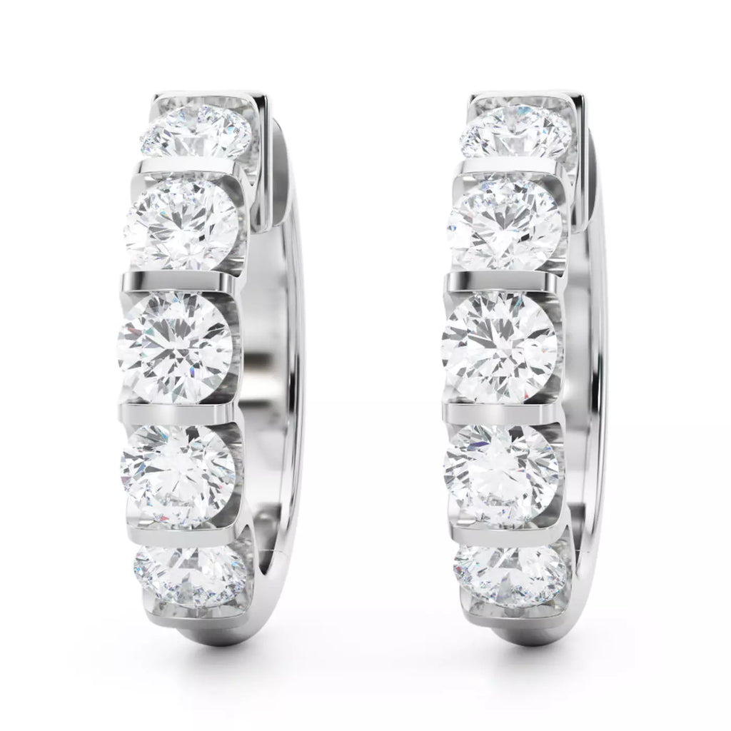 Brinco de argola com pedras de moissanite