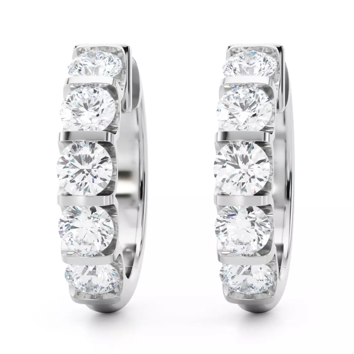 Brinco de argola com pedras de moissanite