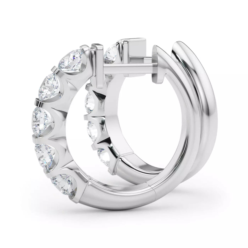 Brinco de argola com pedras de moissanite